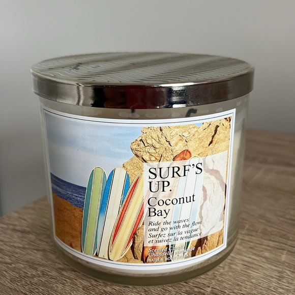 Bath & Body Works Surf’s Up Coconut Bay Scented Candle - Picture 2 of 6